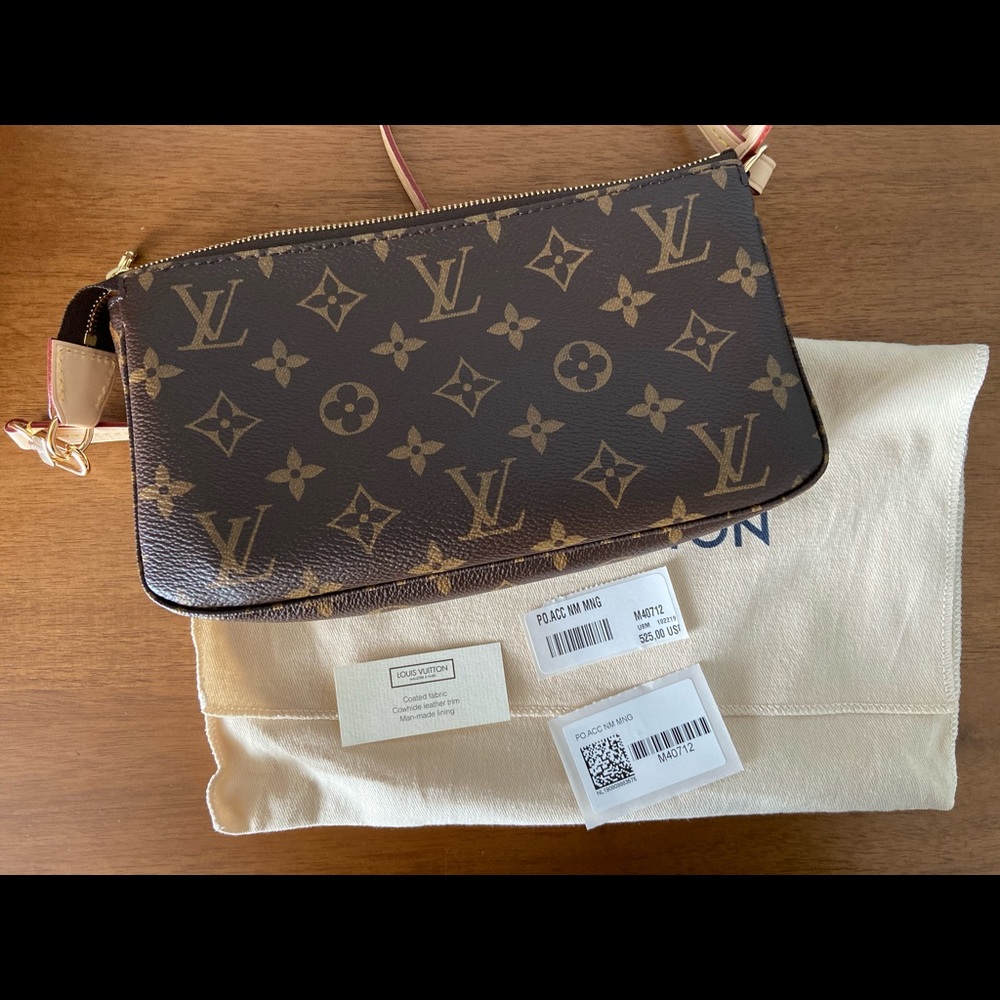 LV NWT ( Pochette)
